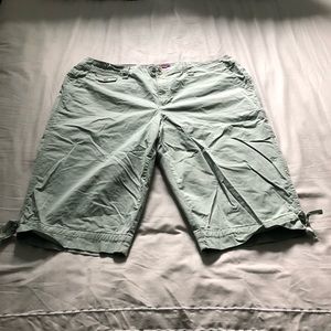 NWOT Mint colored Capri - plus size 22